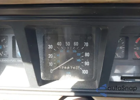 1989 Jeep Grand Wagoneer z USA, uszkodzony, nr VIN 1J4GS5870KP111708